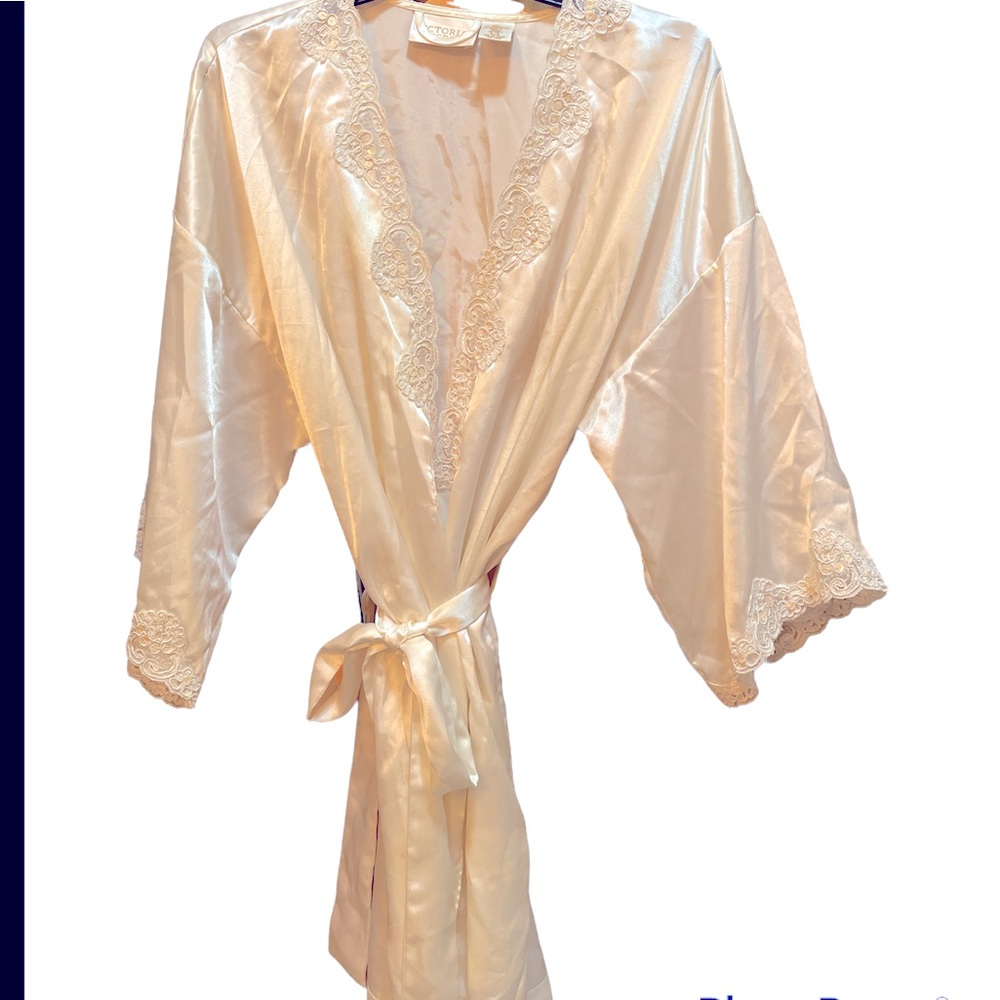 EUC VICTORIA SECRET SATIN SHORT ROBE